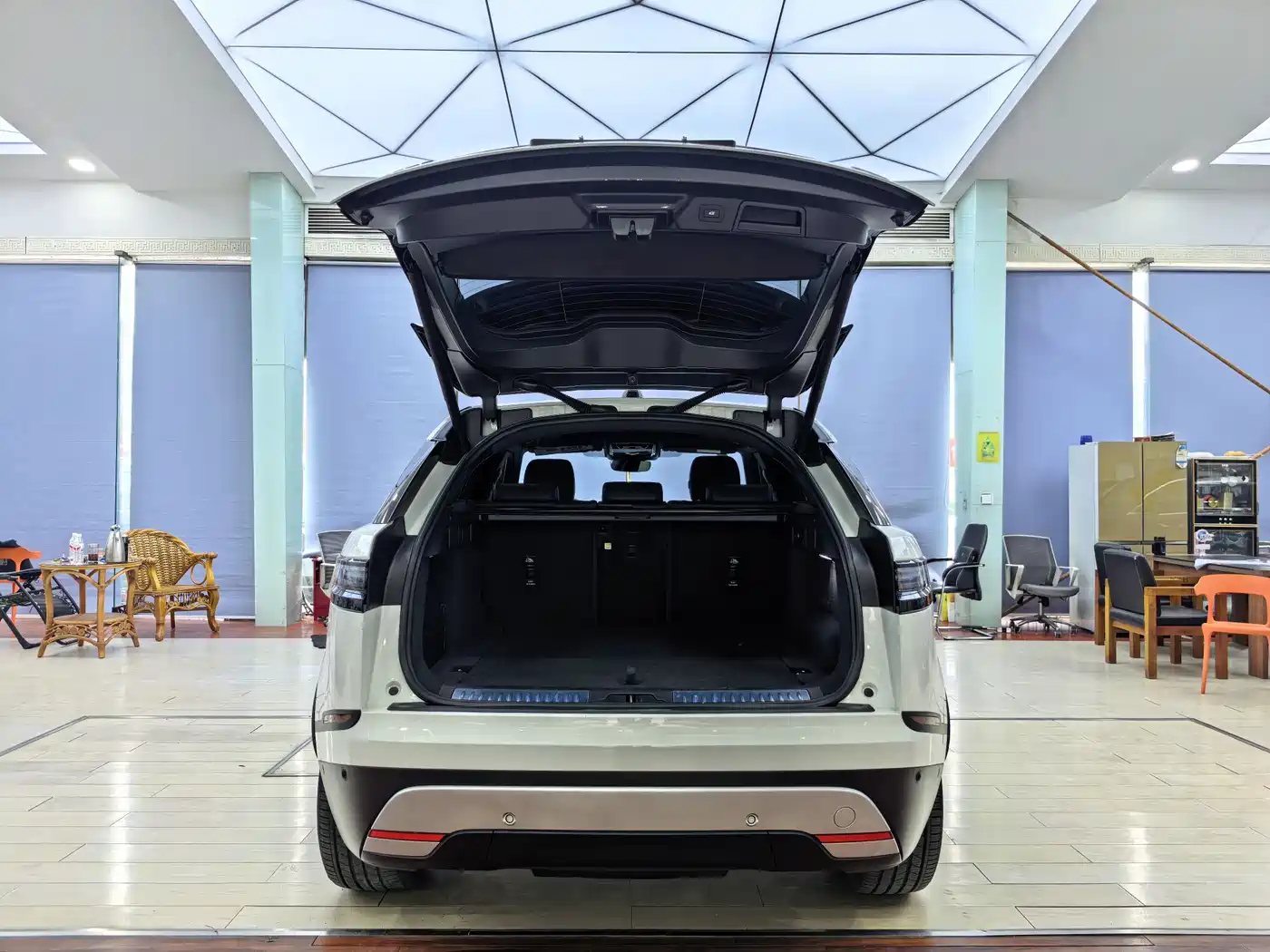 Land Rover Range Rover Velar 2025 S фото 13