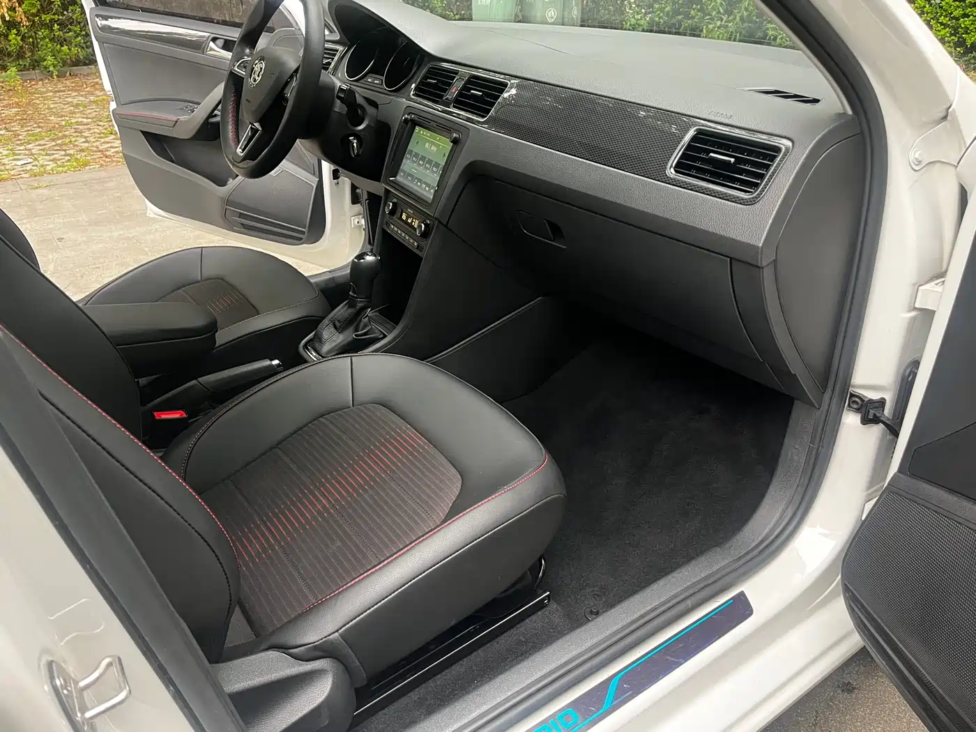 Škoda Skoda Rapid Spaceback 2018 TSI230 DSG Sport Edition фото 11