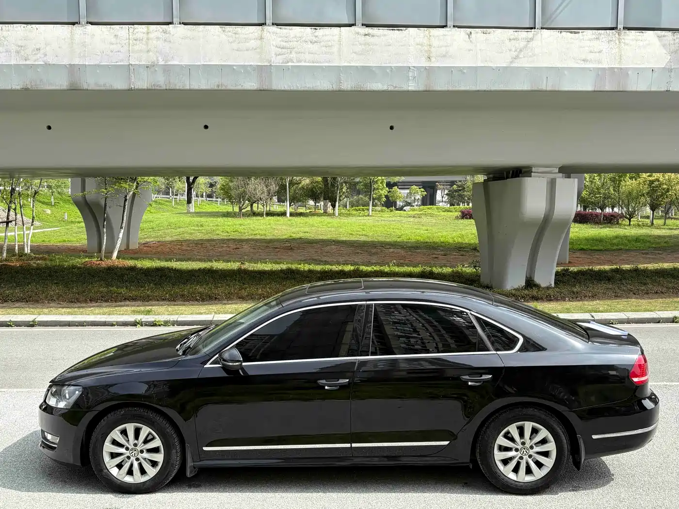 Volkswagen Passat 2014 1.8TSI DSG Luxury Edition фото 4