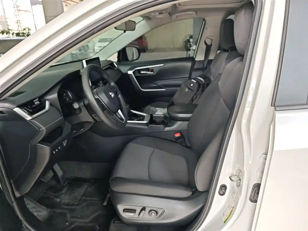 Toyota RAV4 Rongfang 2022 2.0L CVT 2WD Trend Edition фото 15