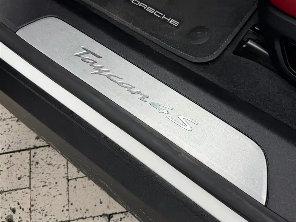 Porsche Taycan 2019 Taycan 4S фото 12
