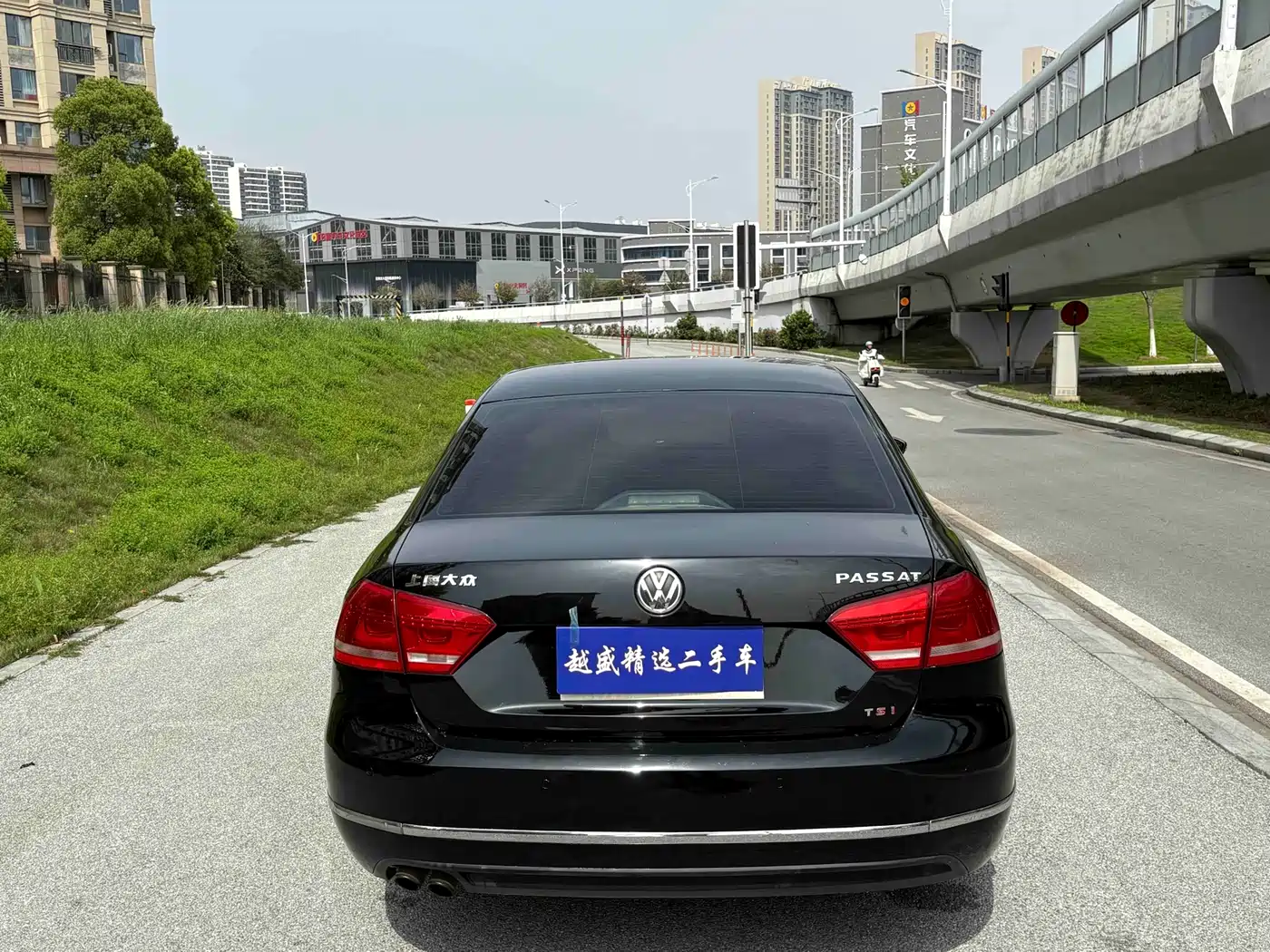 Volkswagen Passat 2014 1.8TSI DSG Luxury Edition фото 7