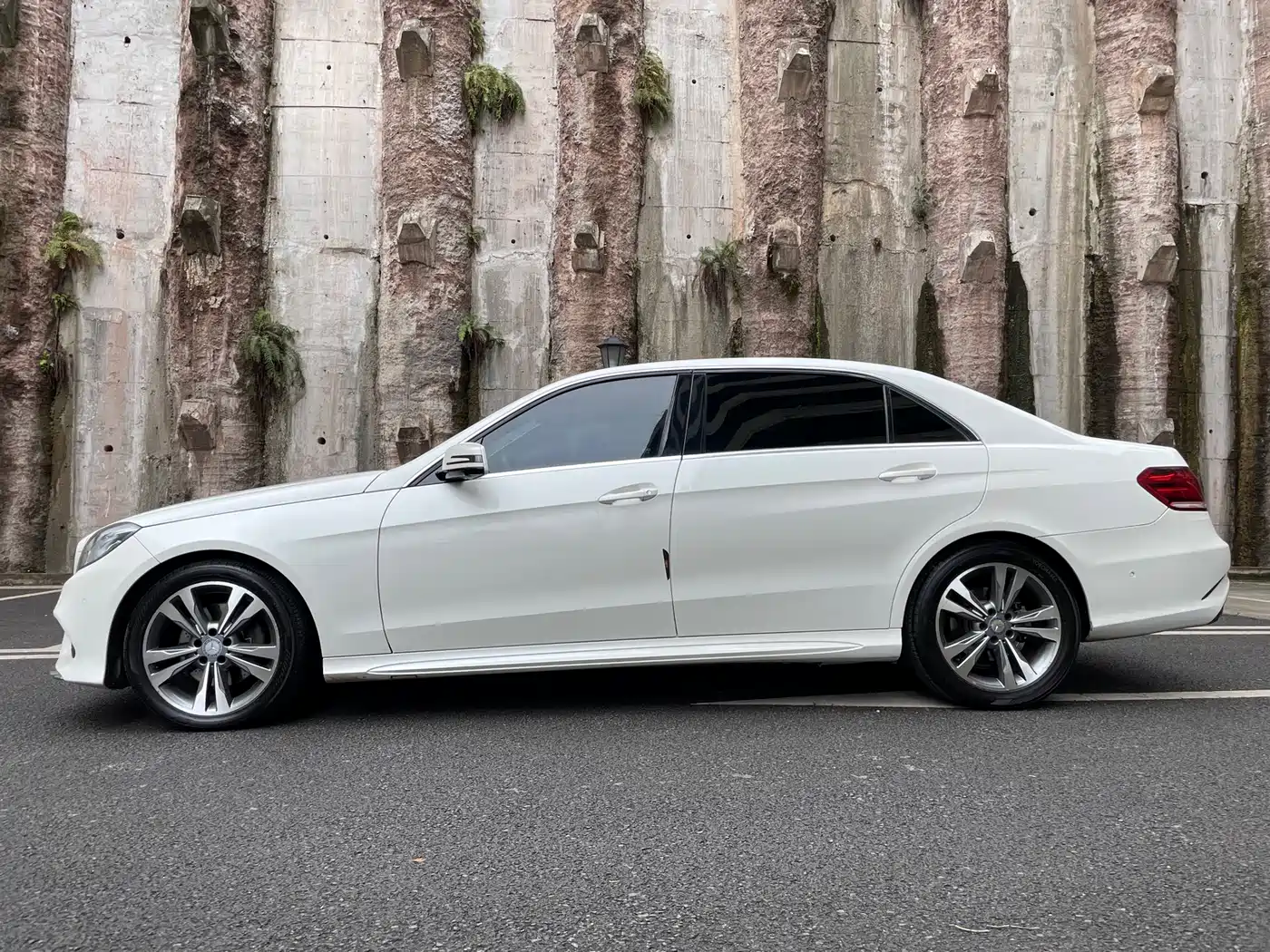 Mercedes-Benz E-Class 2015 E 260 L Sport фото 4