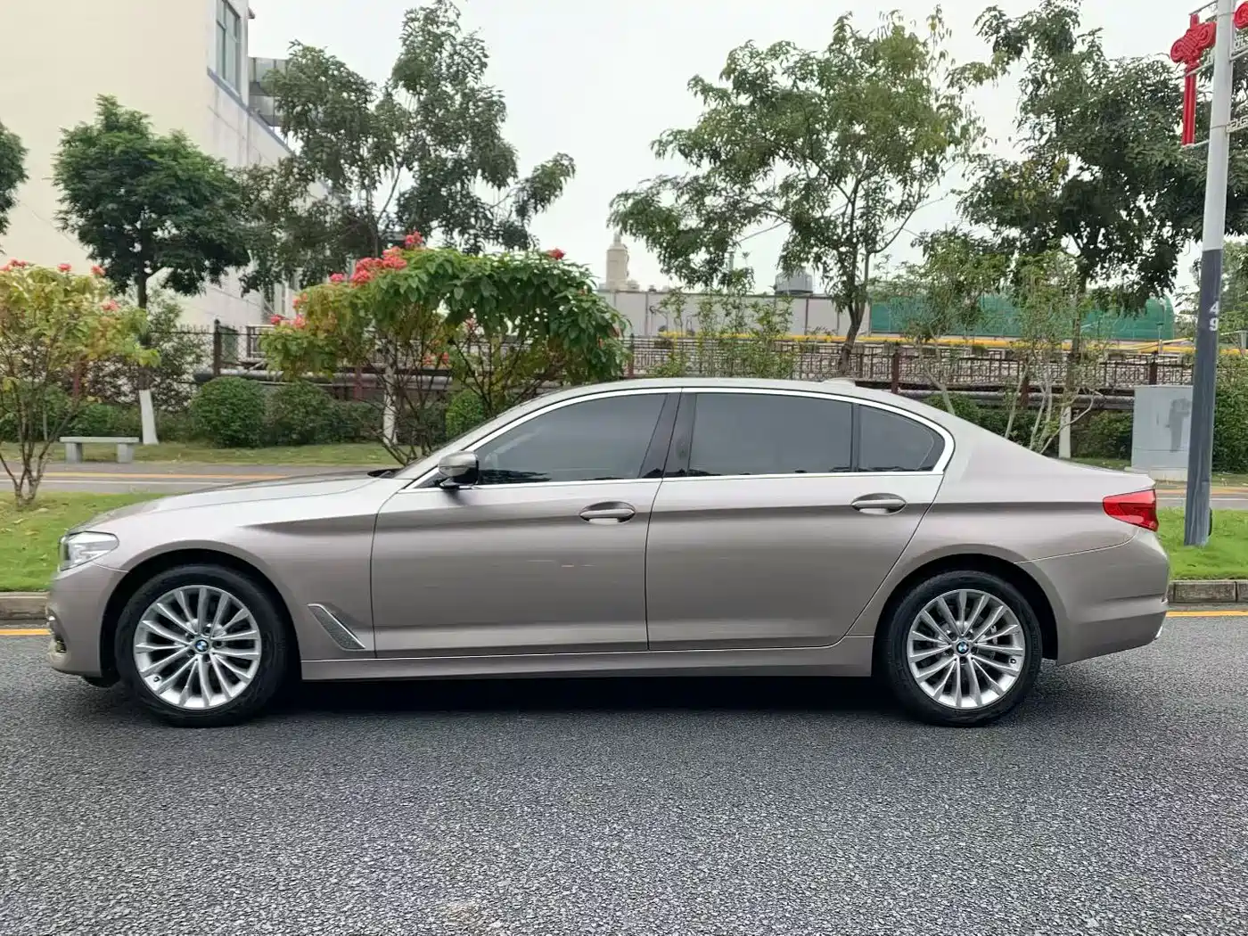 BMW 5 Series 2019 525Li Luxury Package фото 7