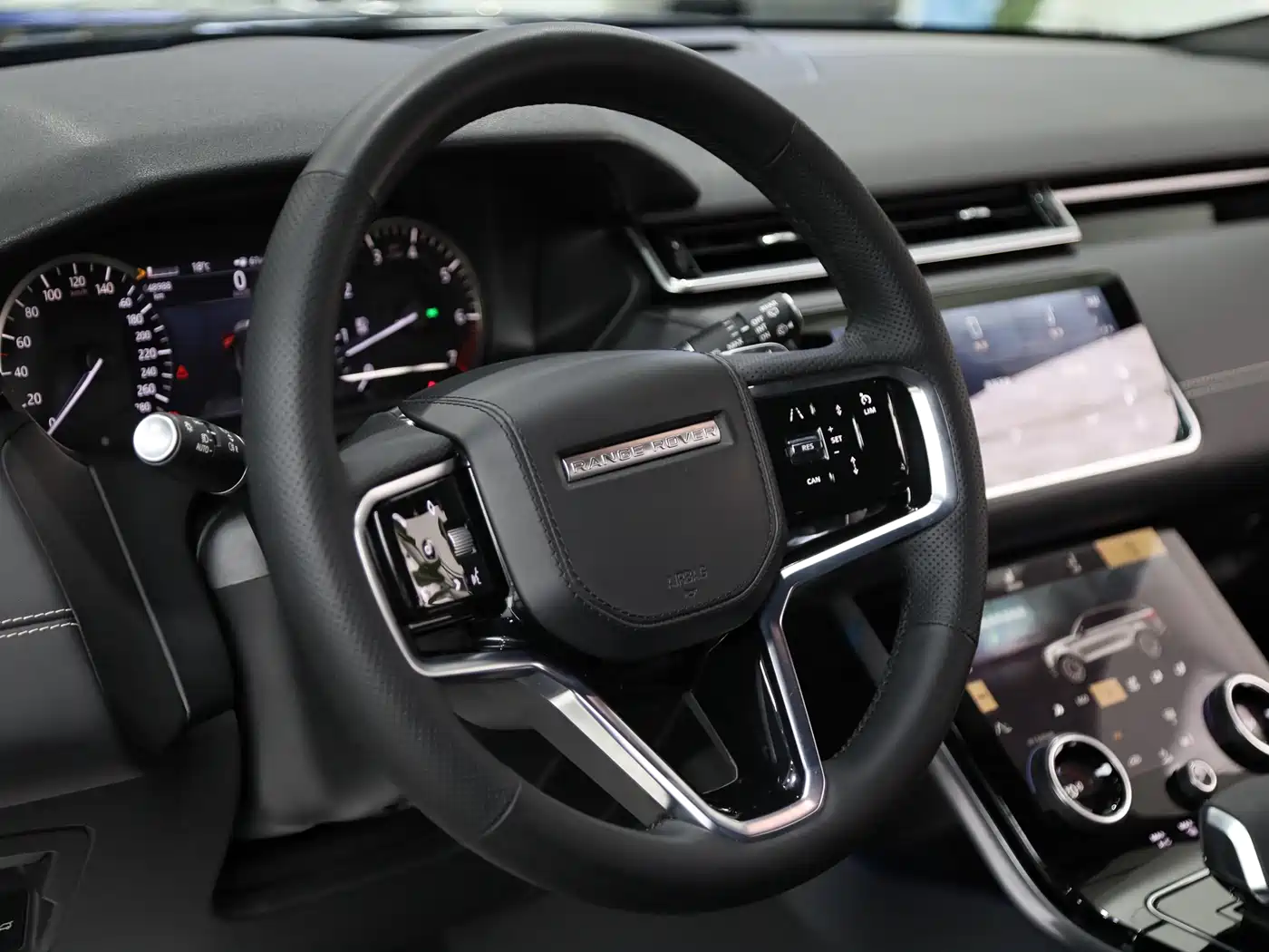Land Rover Range Rover Velar 2023 250PS Gloss Black Collector's Edition фото 9