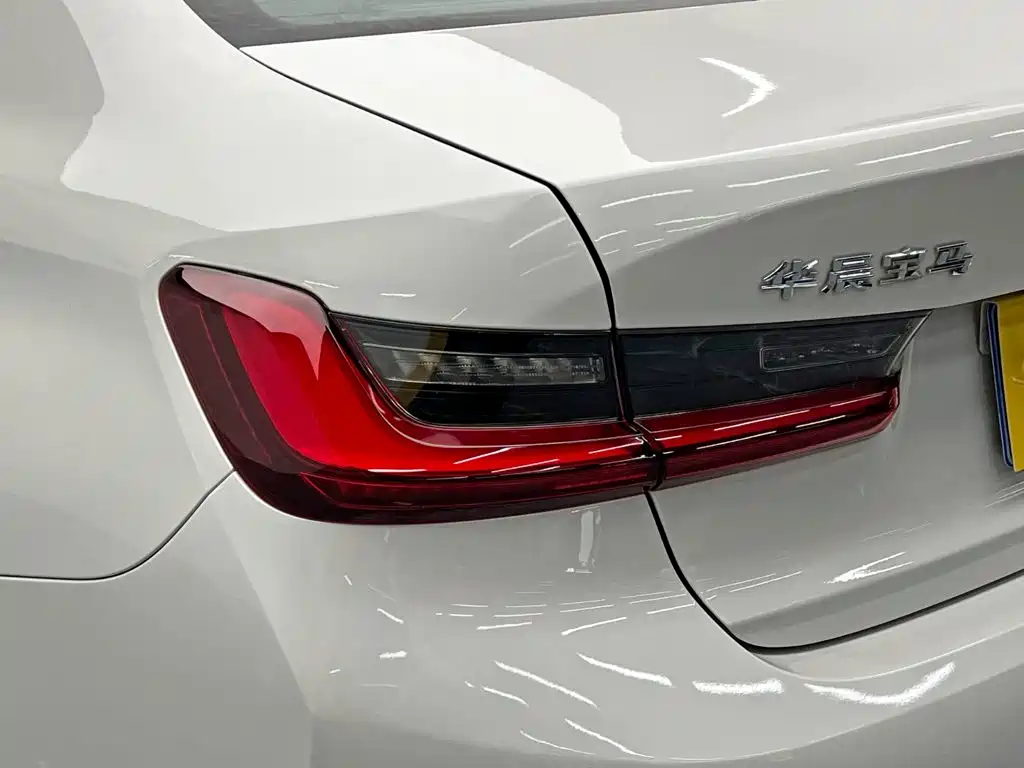 Photo 10 - BMW 3 Series