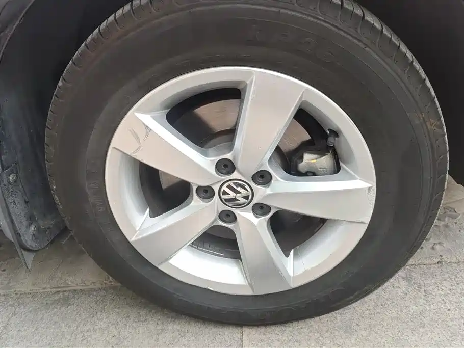 Volkswagen Lavida 2013 1.6L Automatic Trend Edition фото 6