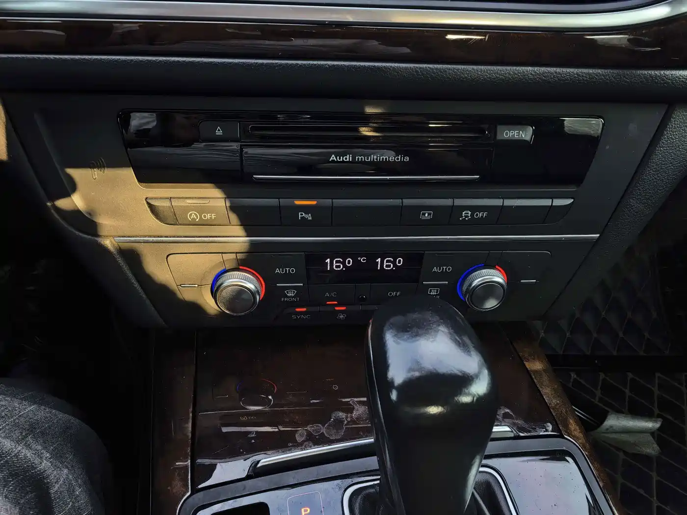 Фото 10 - Audi A6L