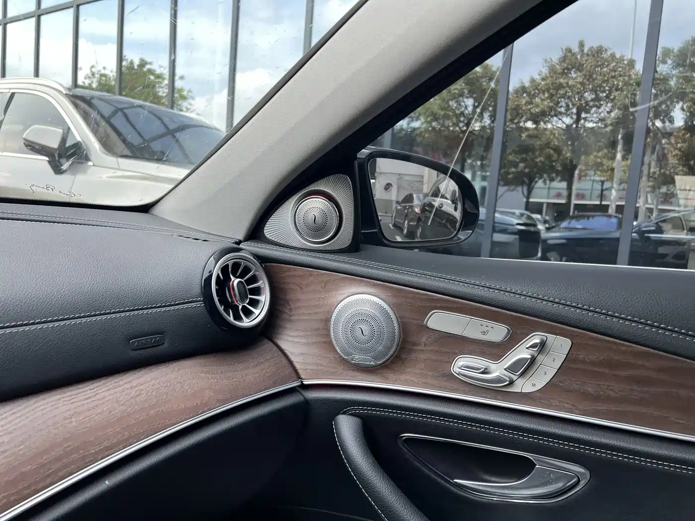 Mercedes-Benz E-Class New Energy 2020 E 300 e L фото 16