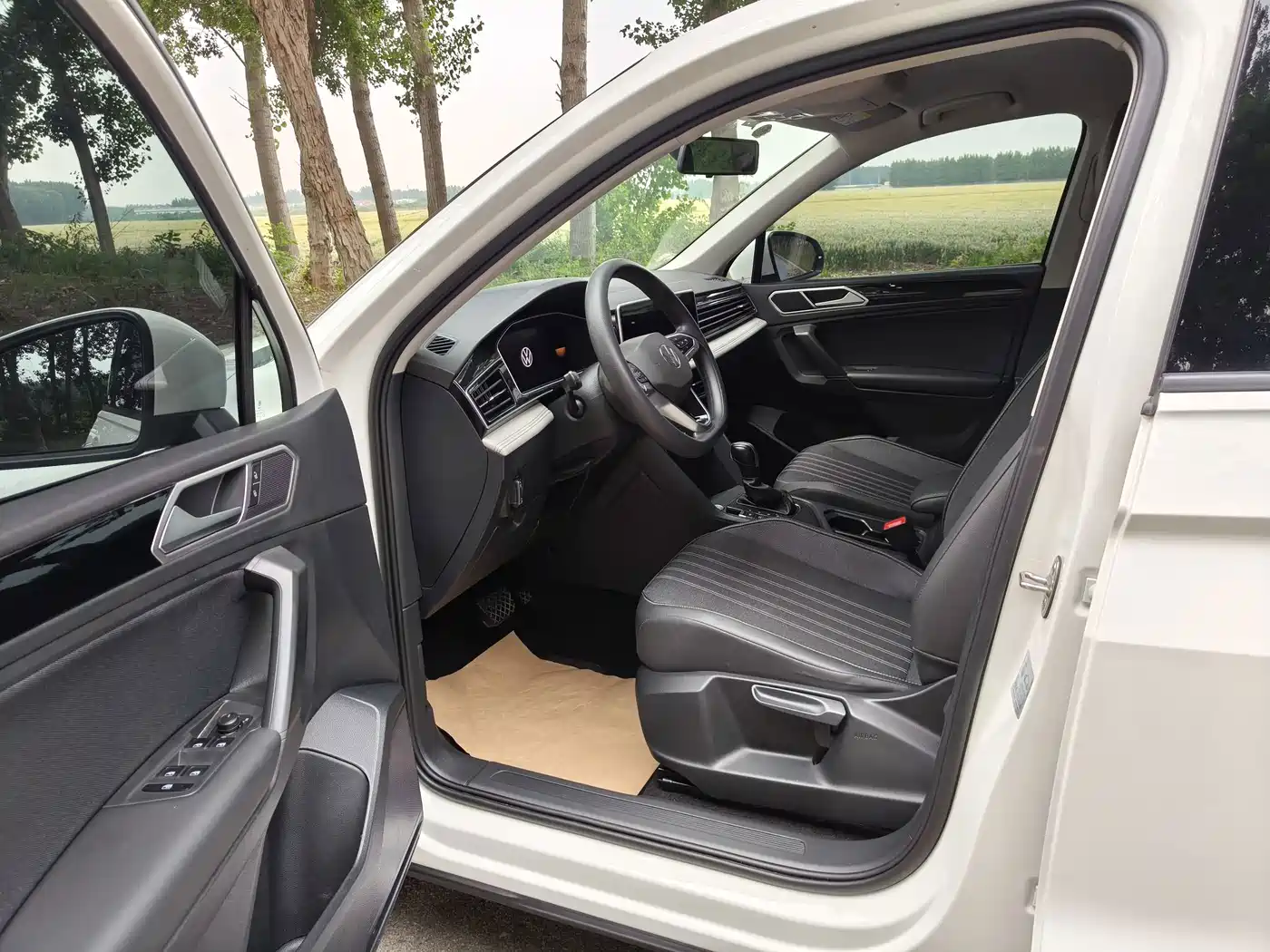 Фото 9 - Volkswagen Tiguan L
