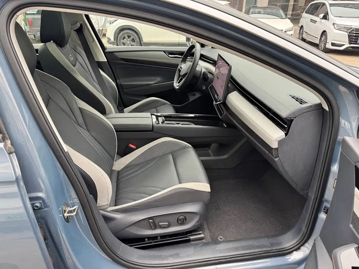 VOLKSWAGEN ID.7 VIZZION