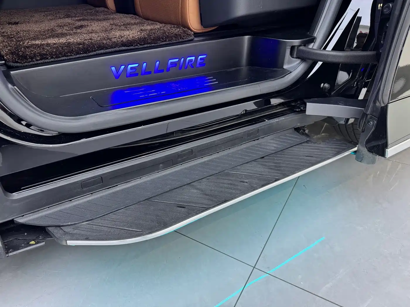 Toyota Vellfire 2025 2024 Crown Hybrid 2.5L Executive Premium Edition