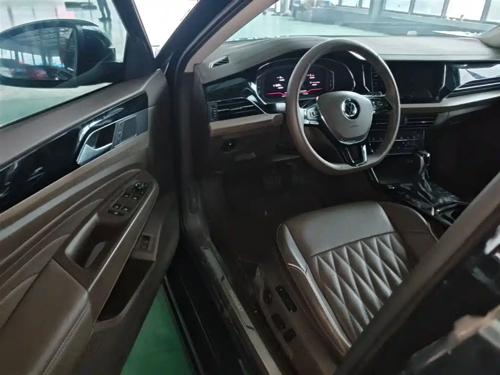 Volkswagen Passat 2020 Facelift 330TSI Luxury China VI фото 16