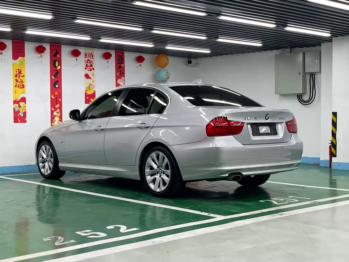 BMW 3 Series 2011 320i Luxury фото 7