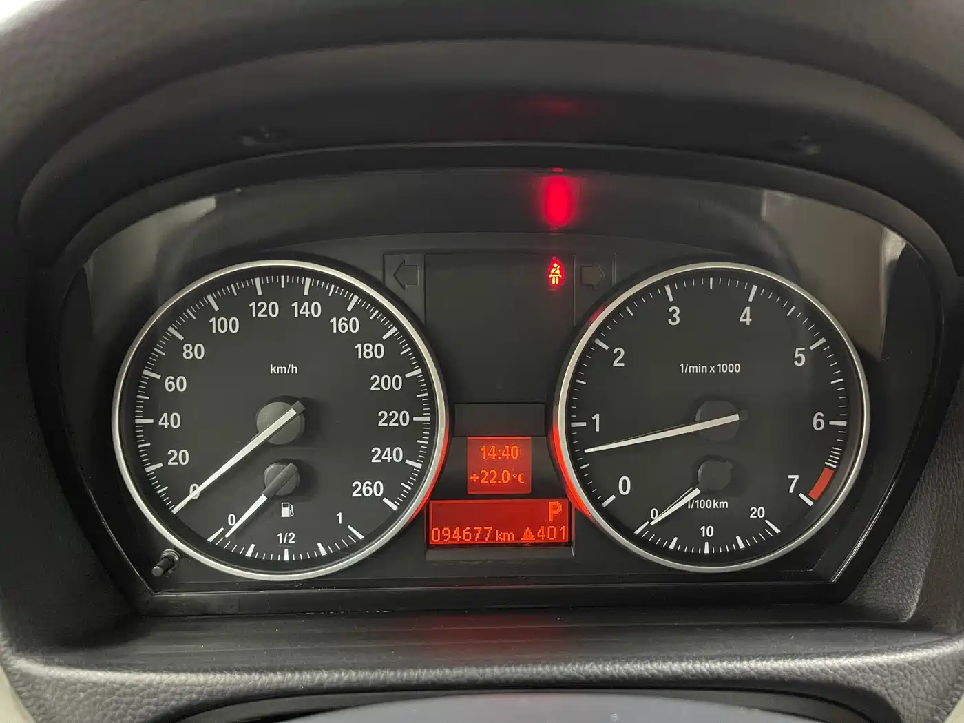 BMW 3 Series 2011 320i Luxury фото 15