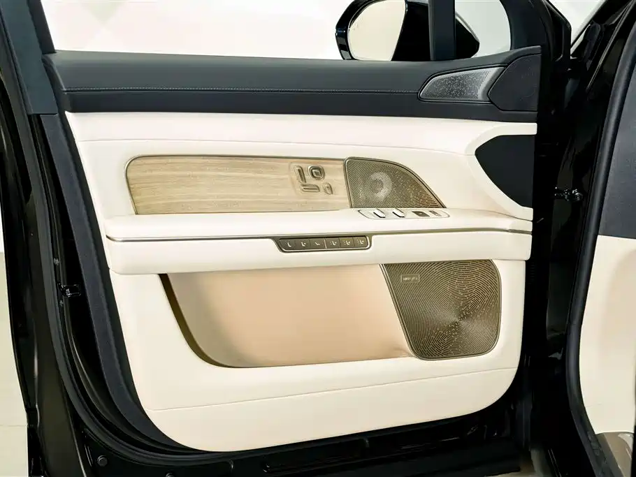 NIO ES8 2026 2025 Model 6-Seat Executive Luxury Edition