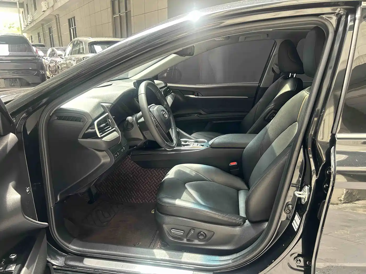 Toyota Camry 2021 Hybrid 2.5HQ Flagship Edition фото 4