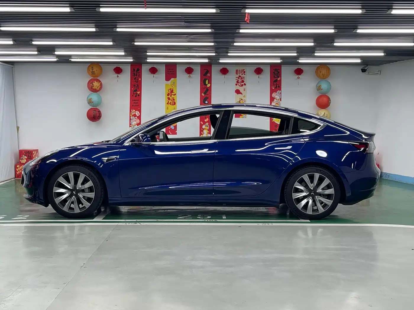 TESLA MODEL 3