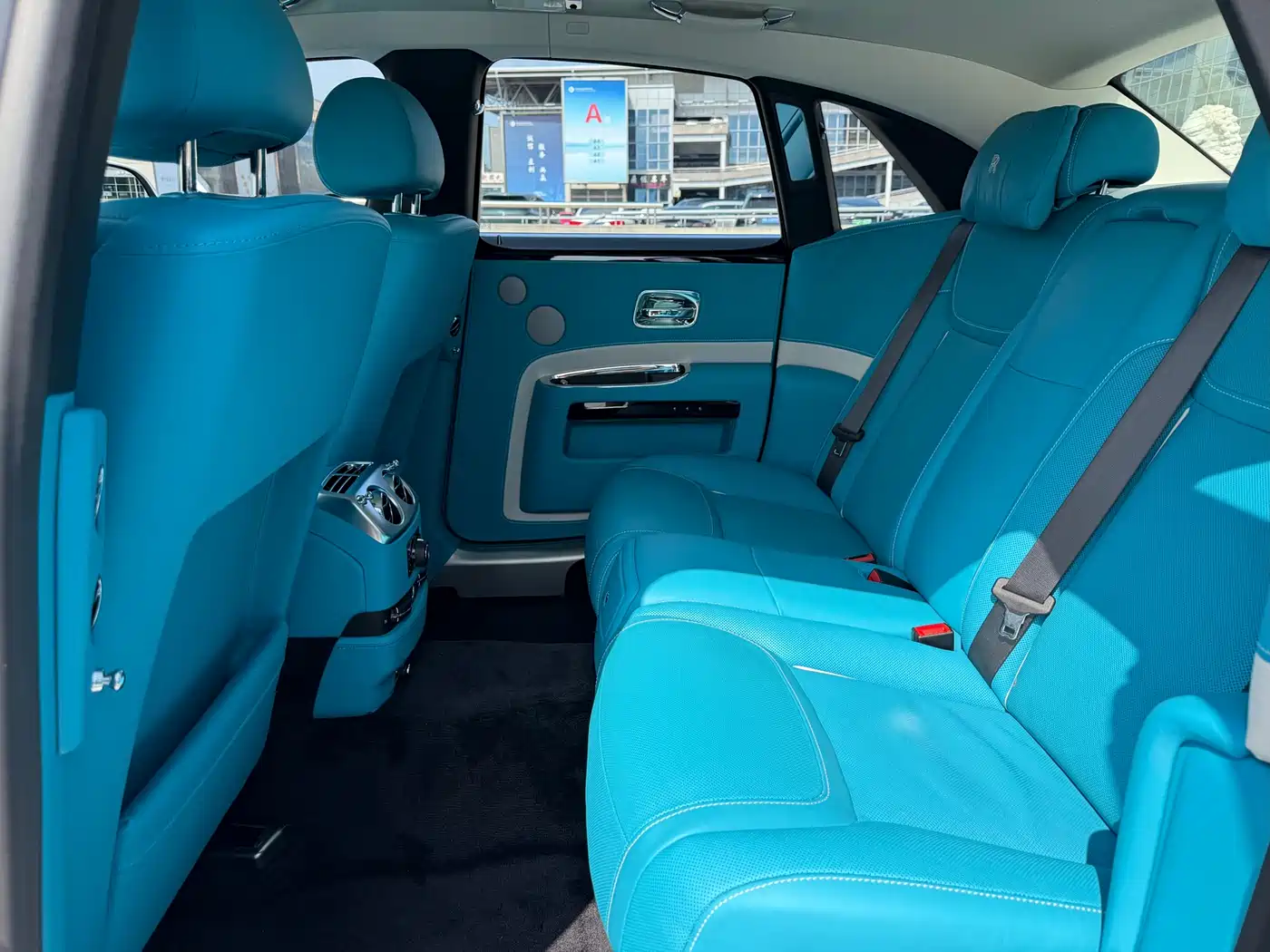 Rolls-Royce Ghost 2018 6.6T Standard Wheelbase фото 23