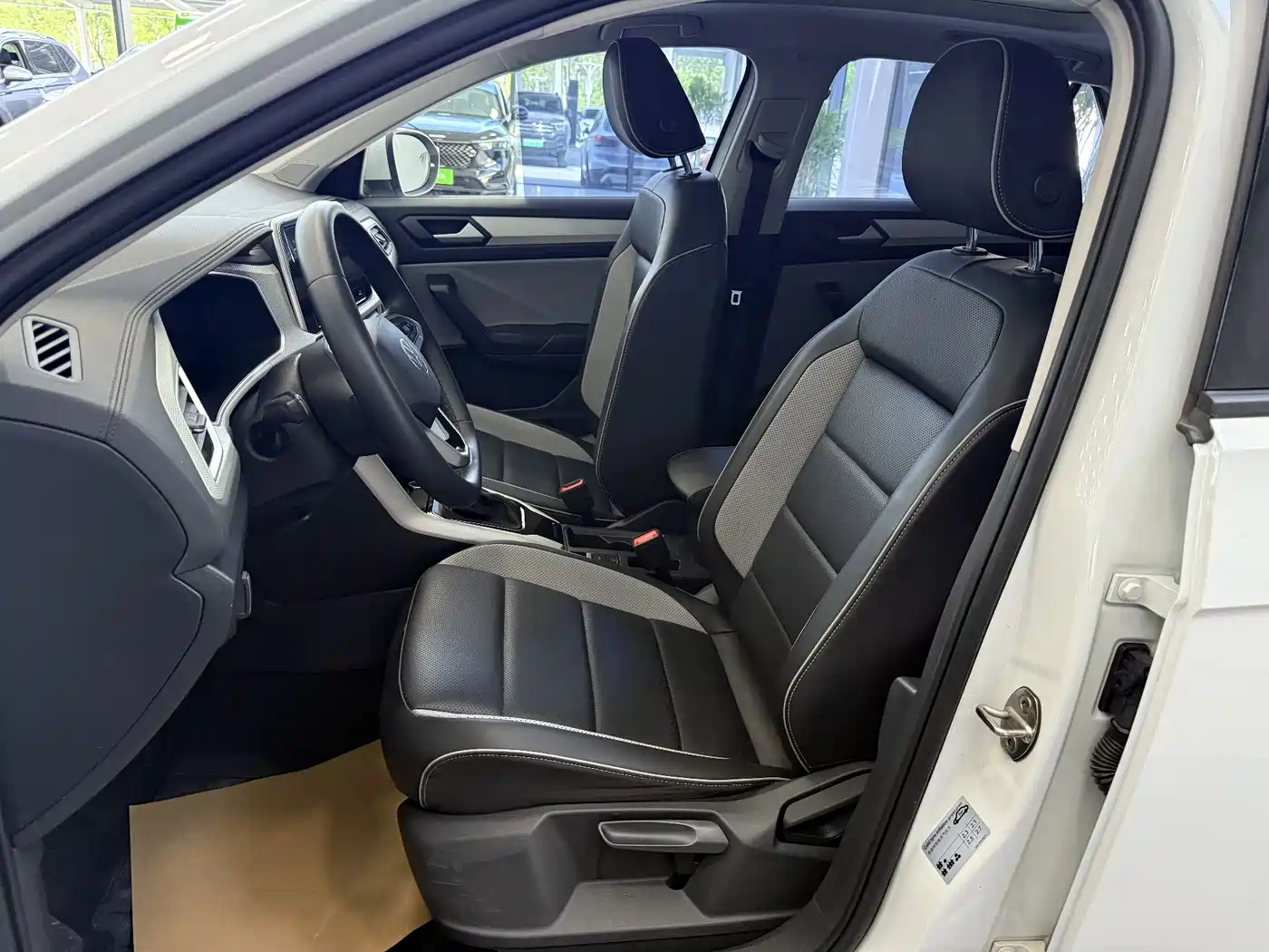 Volkswagen T-ROC 2023 280TSI DSG 2WD Time Edition фото 15