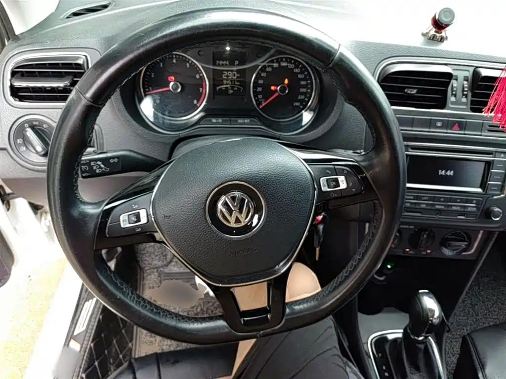 Volkswagen Polo 2016 1.6L Automatic Comfort фото 11