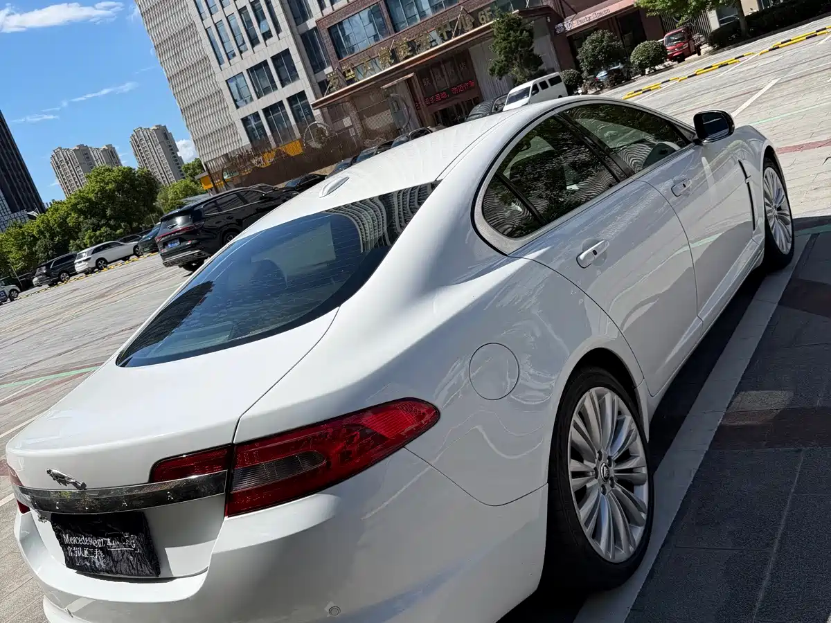 Jaguar XF 2011 2010 XF 3.0 V6