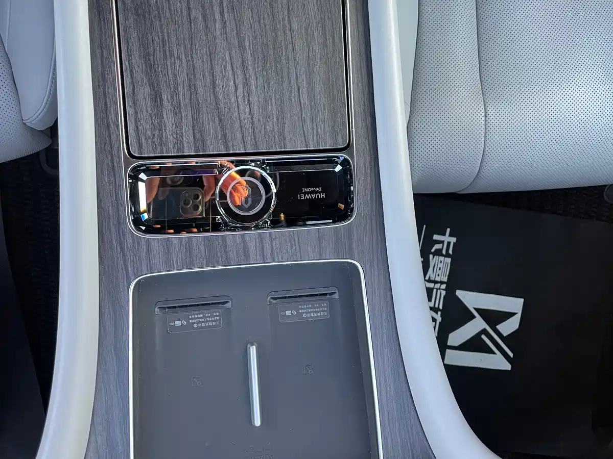 AITO Wenjie AITO M9 2024 Range Extender Ultra 52kWh 6-seater фото 18