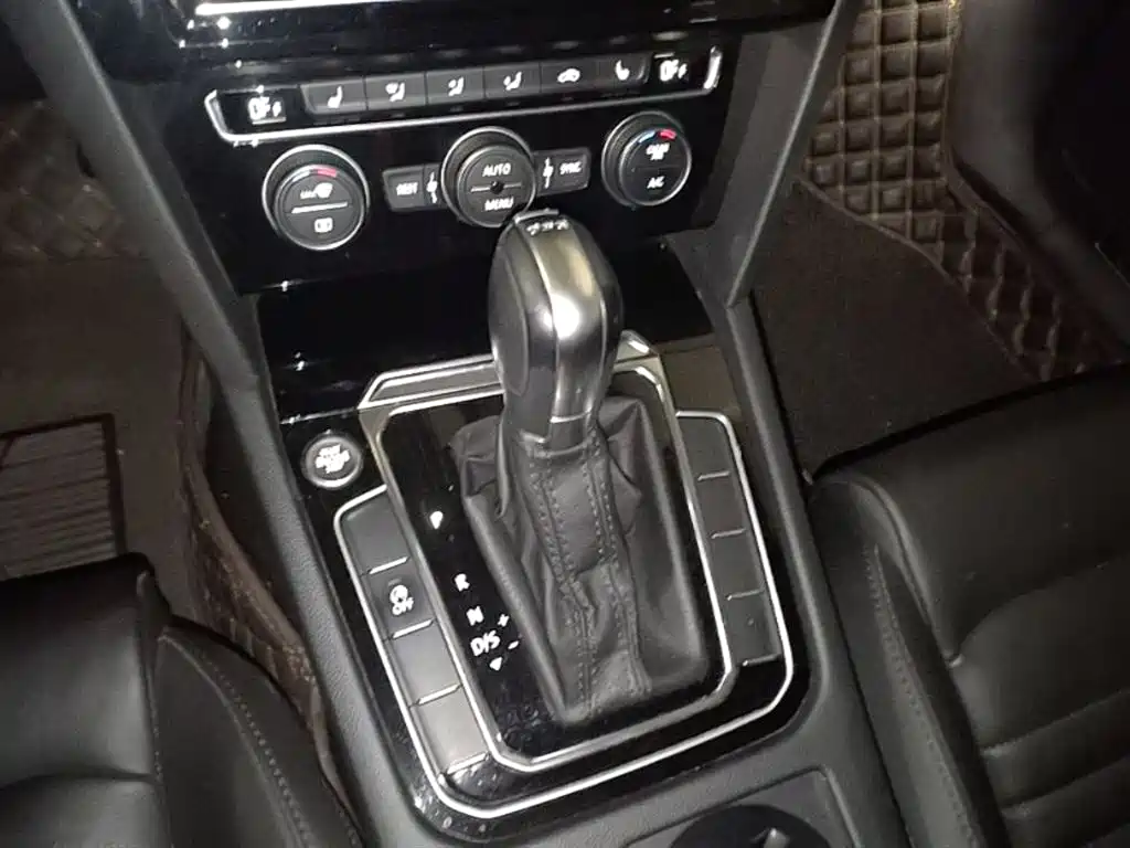 Volkswagen Magotan 2019 330TSI DSG Luxury Class China VI фото 21
