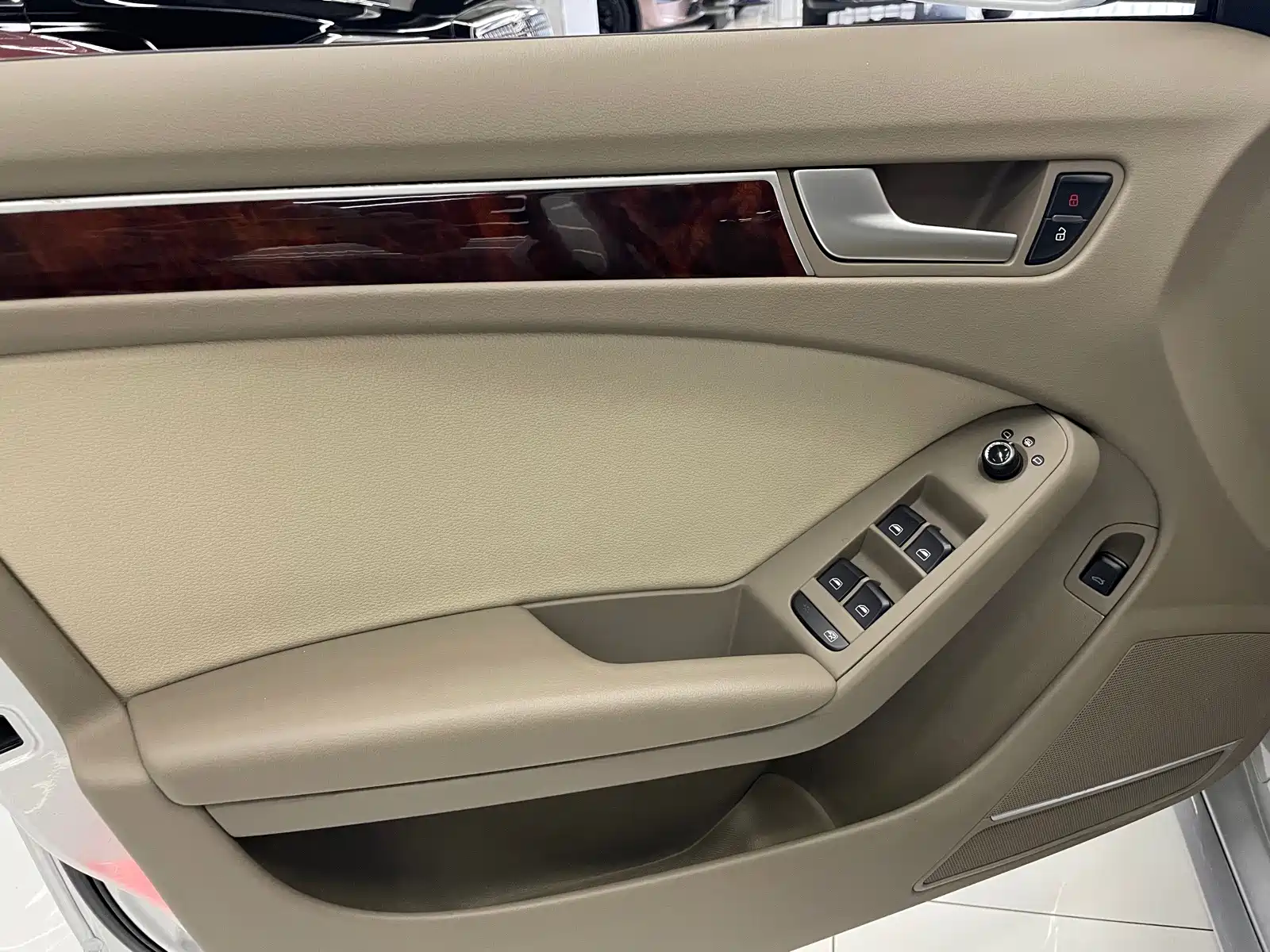 Фото 30 - Audi A4L