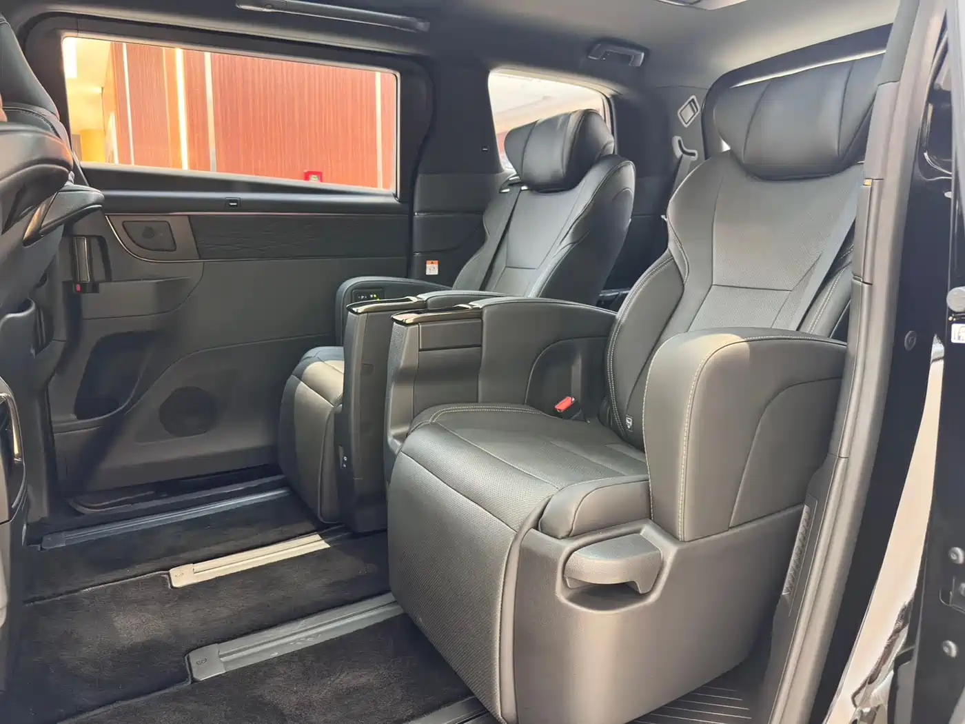 Toyota Alphard 2025 Hybrid 2.5L Prestige Gold Edition фото 12