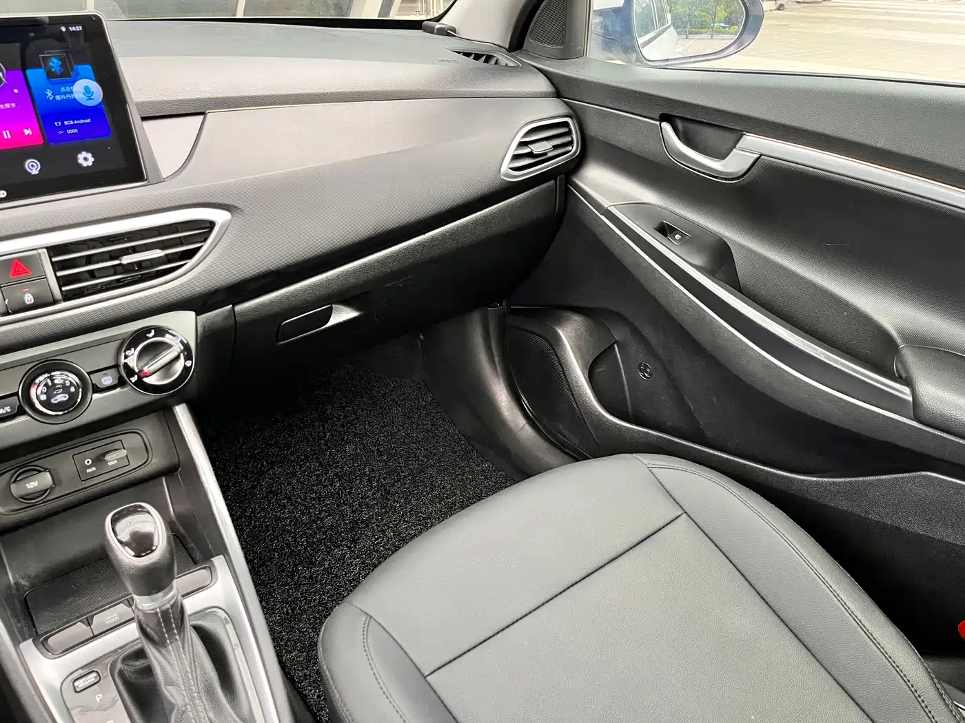 Hyundai Elantra 2017 1.6L Automatic Joy Edition DLX фото 14