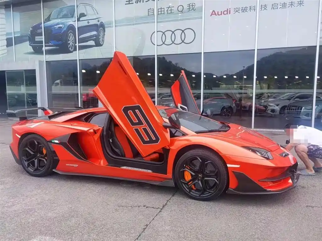 Lamborghini Aventador 2011 LP 700-4 фото 4
