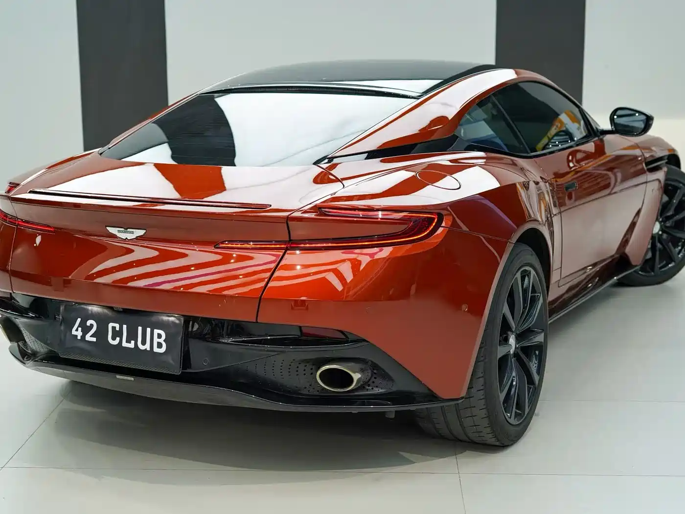 Aston Martin DB11 2019 2016 5.2T Launch Edition