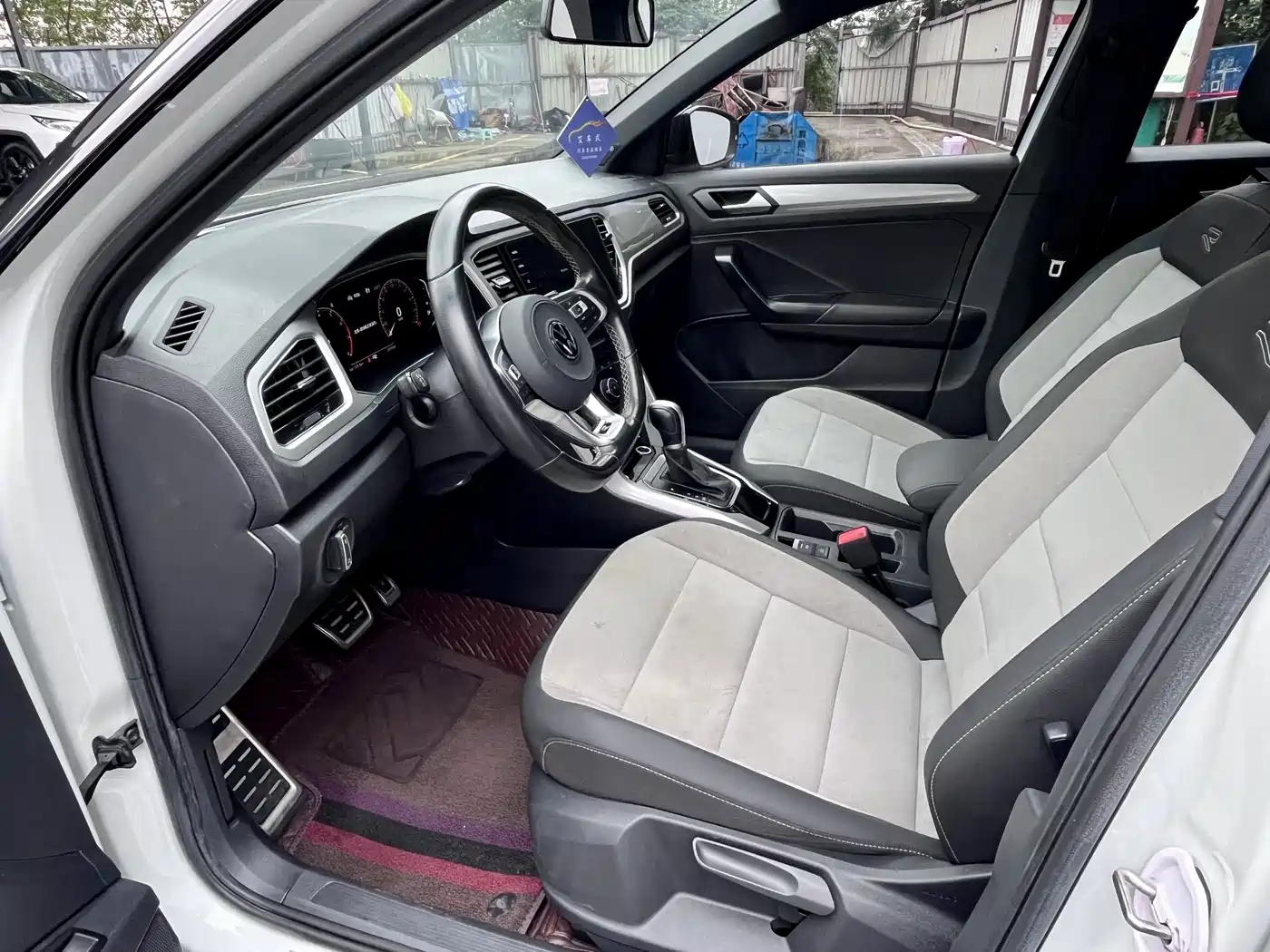 Photo 6 - Volkswagen T-ROC