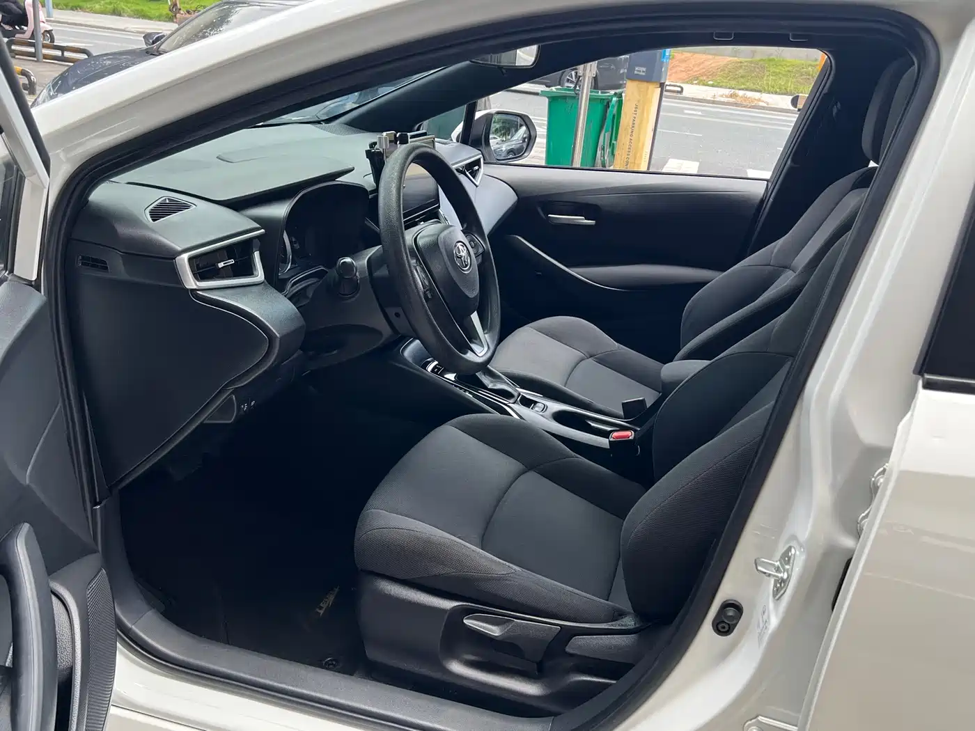 Toyota Levin 2023 185T CVT Luxury фото 7