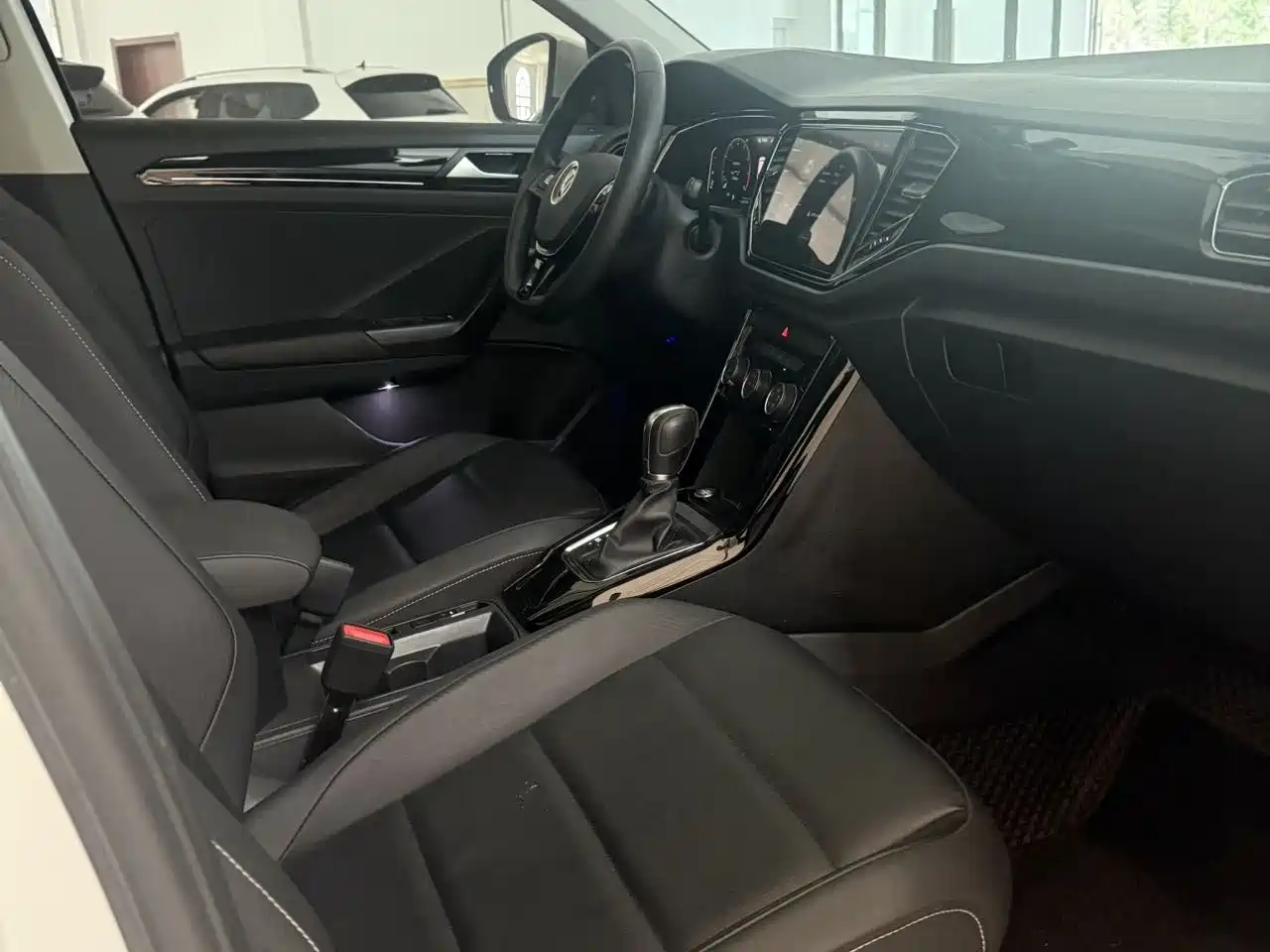 Volkswagen T-ROC 2022 280TSI DSG 2WD Comfort PLUS фото 8