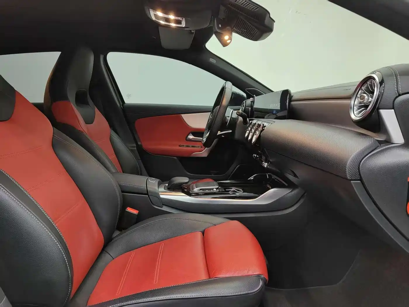 Mercedes-Benz A-Class AMG (Import) 2020 AMG A 35 4MATIC фото 13