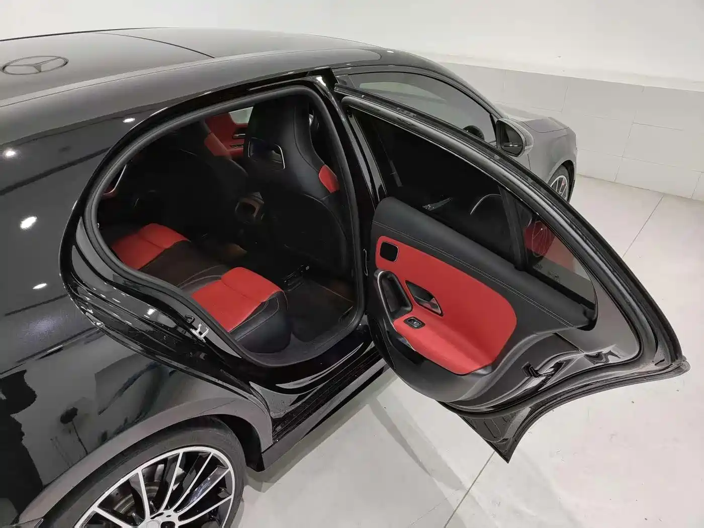 Mercedes-Benz A-Class AMG (Import) 2020 AMG A 35 4MATIC фото 22
