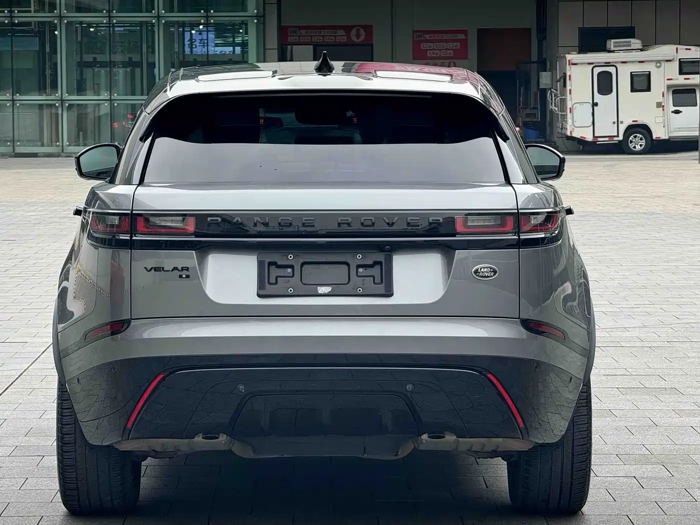 Land Rover Range Rover Velar 2021 P250 Gloss Black Collector's Edition фото 3