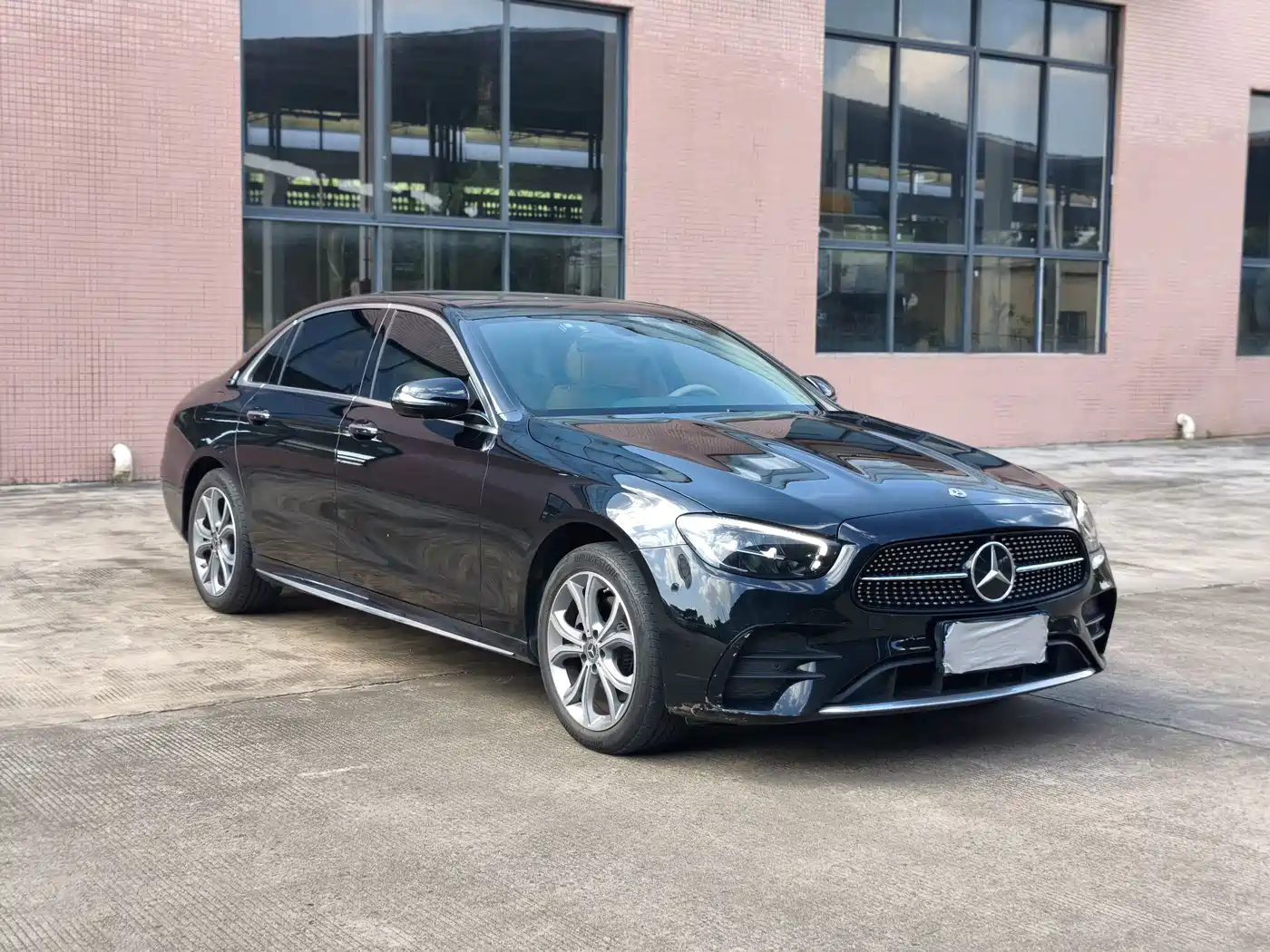 Mercedes-Benz E-Class 2023 Facelift E 300 L Sport Luxury фото 3
