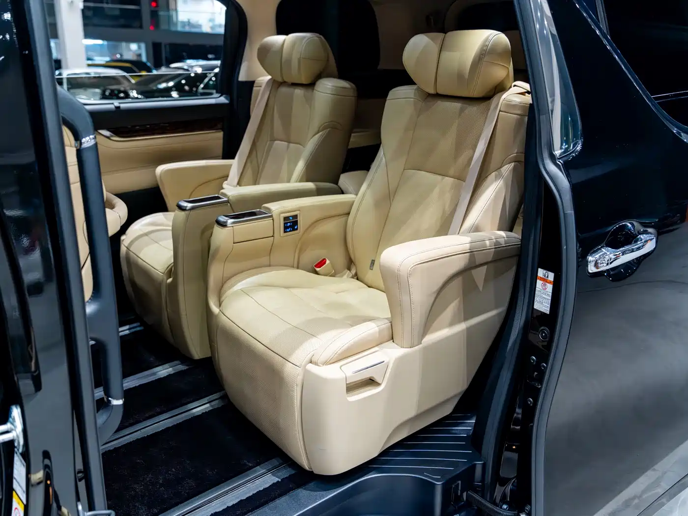 Toyota Alphard 2018 Facelift 3.5L Luxury Edition фото 10