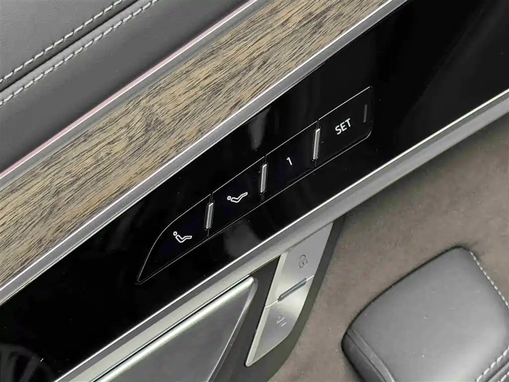 Audi A8 2023 A8L 55 TFSI quattro Flagship фото 15