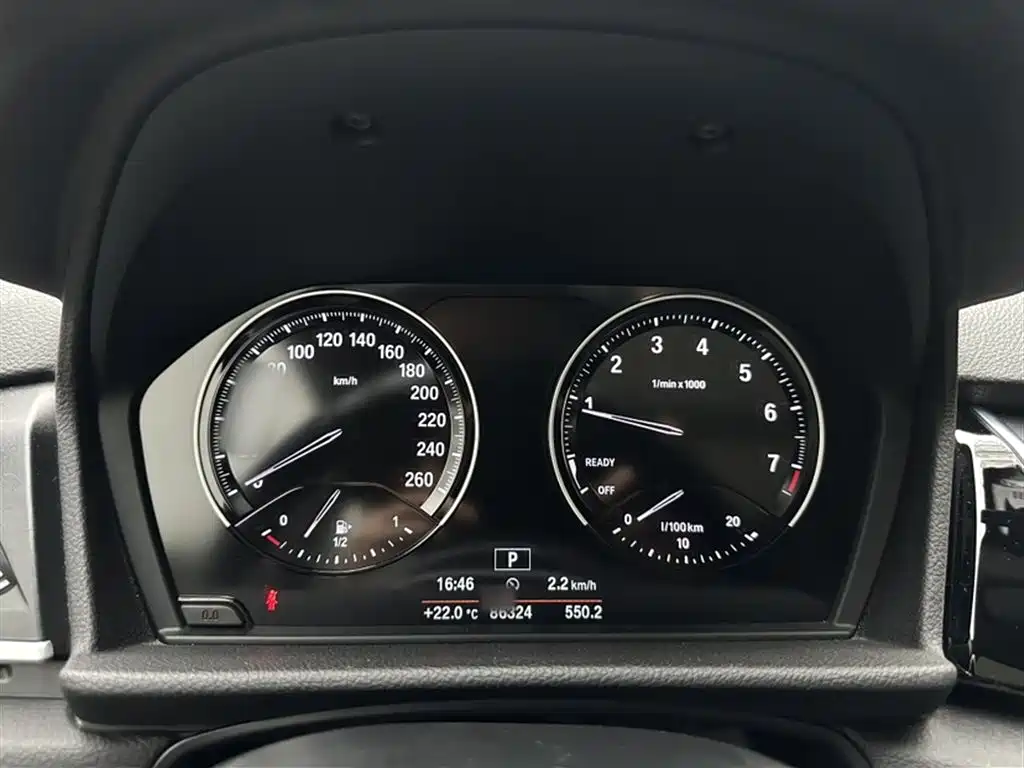 BMW 2 Series Touring 2019 218i Leading фото 4