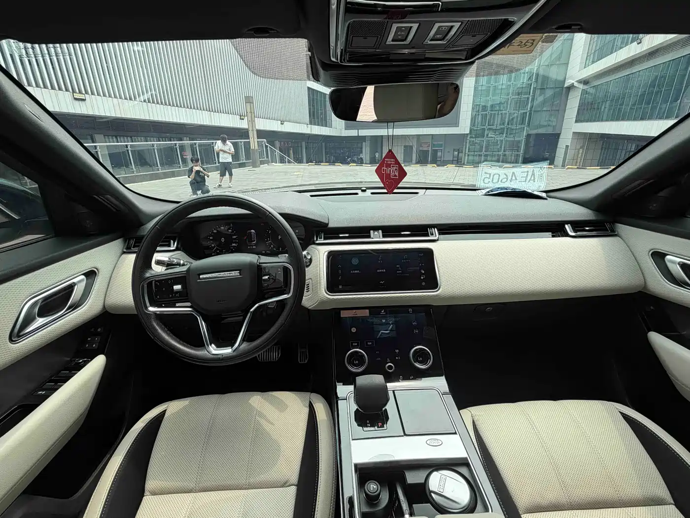 Land Rover Range Rover Velar 2021 P250 Gloss Black Collector's Edition фото 9