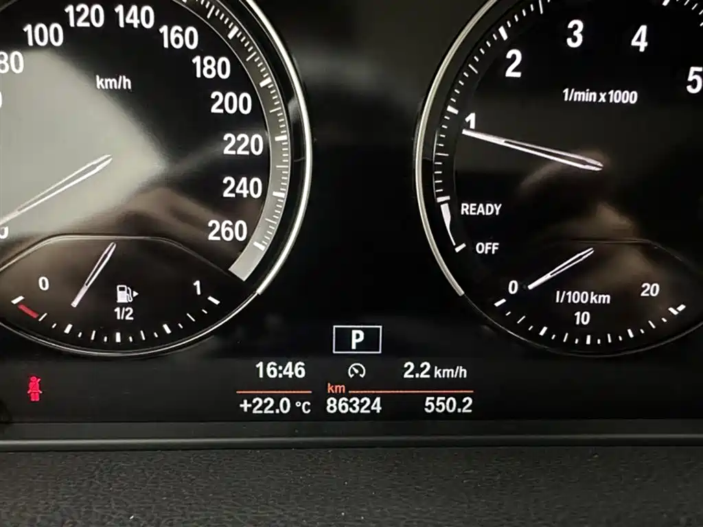 BMW 2 Series Touring 2019 218i Leading фото 5
