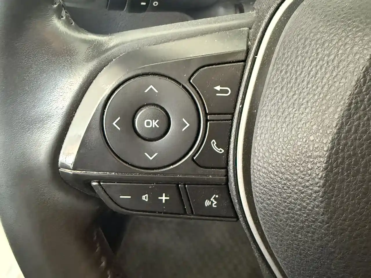 Toyota Corolla 2021 1.2T S-CVT Luxury Edition фото 10