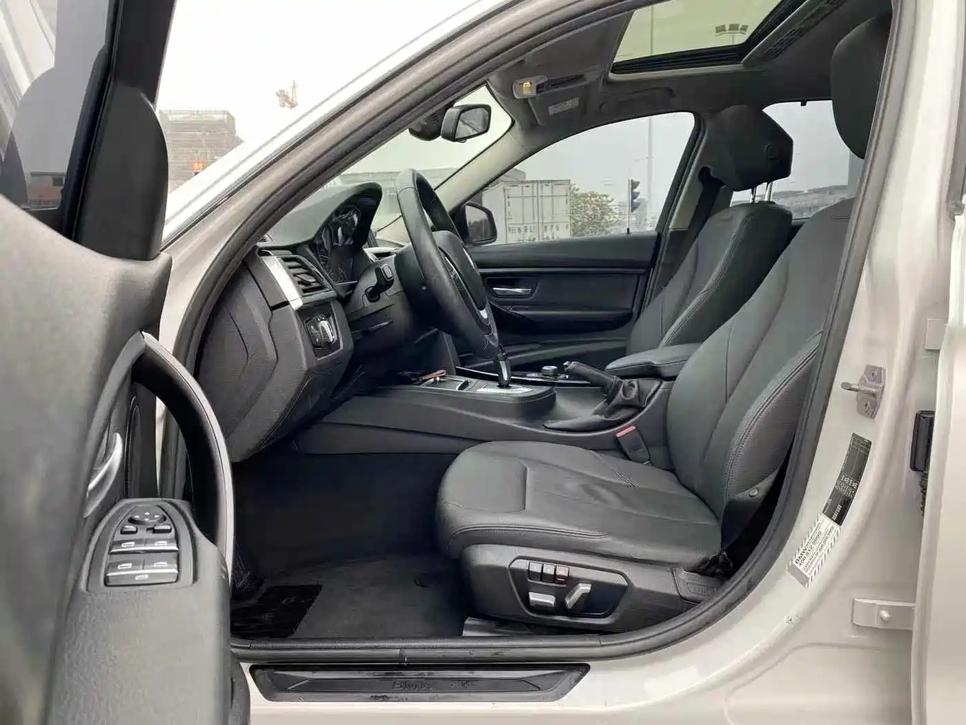 BMW 3 Series 2017 320Li M Sport фото 3