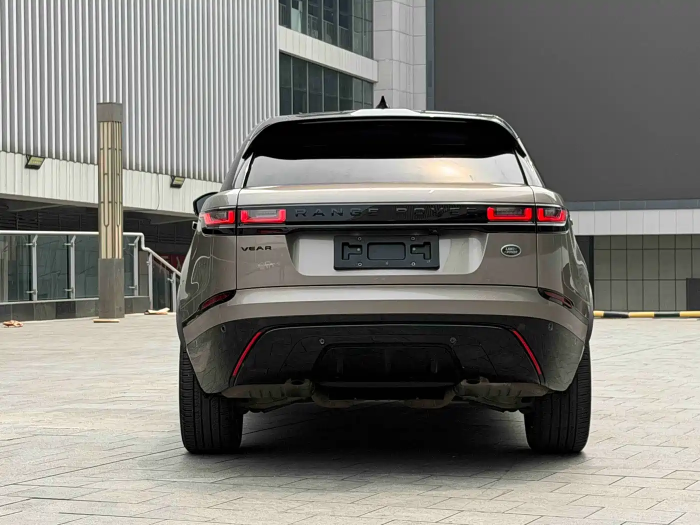 Land Rover Range Rover Velar 2021 P250 Gloss Black Collector's Edition фото 12