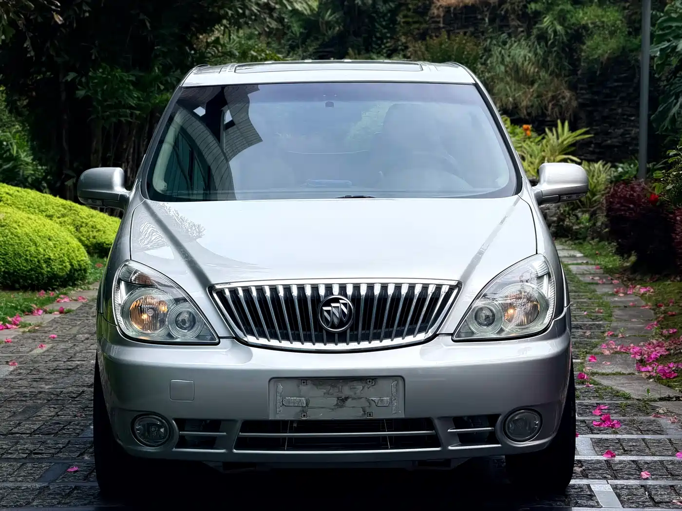 Buick GL8 2011 2.4L LT Luxury Business Executive фото 2