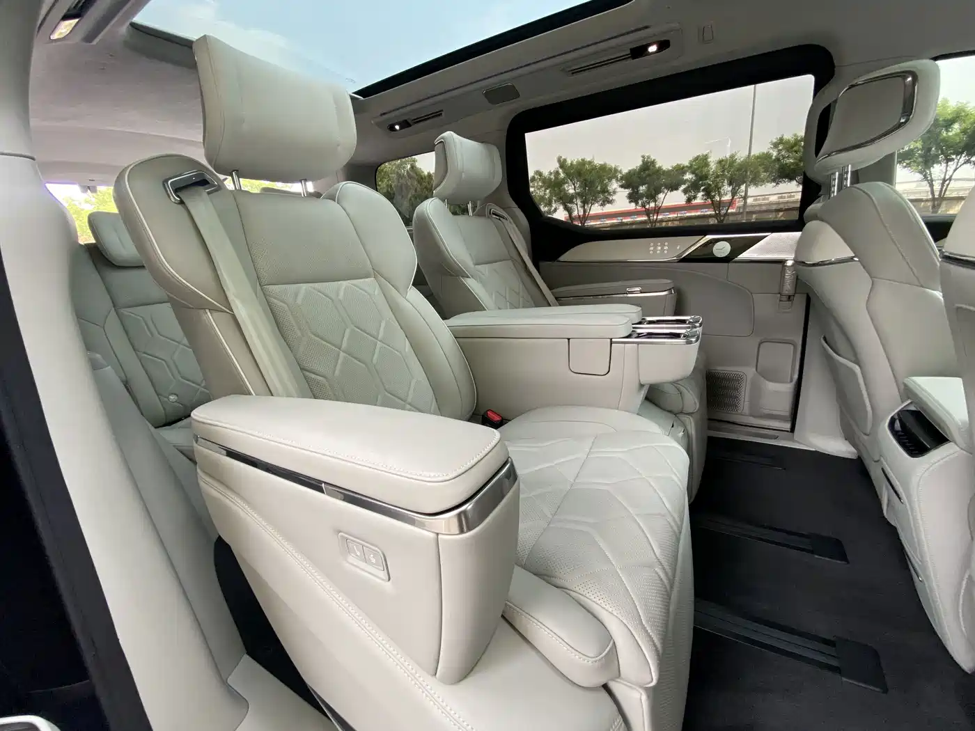 Volvo EM90 2025 2025 Ultra Six-Seater